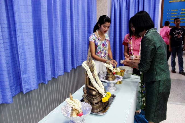 โครงการสืบสานประเพณีวันสงกรานต ์ วันอังคารที่ 9 เมษายน 2556 เวลา 08.30 - 13.00 น. ณ ห้องแหล่งการเรียนรู้ คณะศึกษาศาสตร์ มหาวิทยาลัยทักษิณ ภาพที่ 224