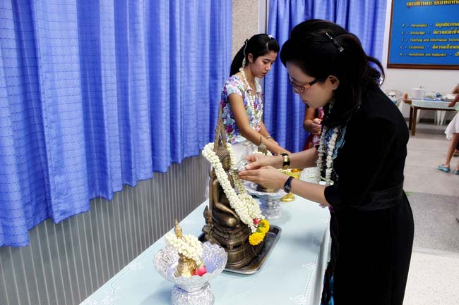 โครงการสืบสานประเพณีวันสงกรานต ์ วันอังคารที่ 9 เมษายน 2556 เวลา 08.30 - 13.00 น. ณ ห้องแหล่งการเรียนรู้ คณะศึกษาศาสตร์ มหาวิทยาลัยทักษิณ ภาพที่ 226