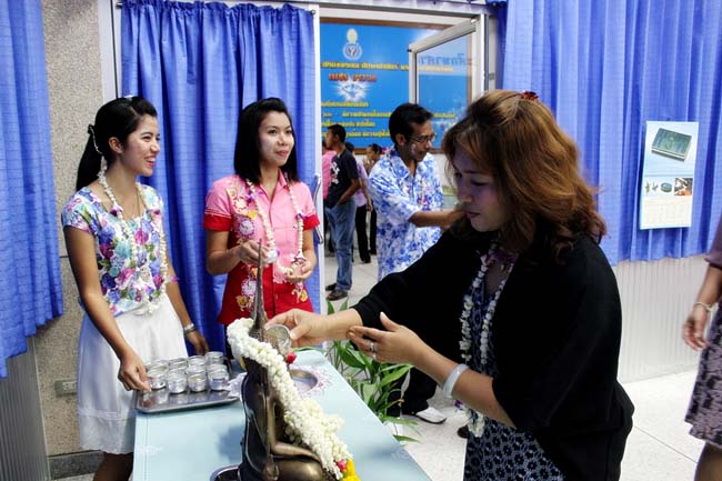 โครงการสืบสานประเพณีวันสงกรานต ์ วันอังคารที่ 9 เมษายน 2556 เวลา 08.30 - 13.00 น. ณ ห้องแหล่งการเรียนรู้ คณะศึกษาศาสตร์ มหาวิทยาลัยทักษิณ ภาพที่ 238