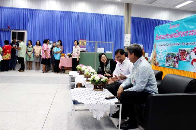 โครงการสืบสานประเพณีวันสงกรานต ์ วันอังคารที่ 9 เมษายน 2556 เวลา 08.30 - 13.00 น. ณ ห้องแหล่งการเรียนรู้ คณะศึกษาศาสตร์ มหาวิทยาลัยทักษิณ ภาพที่ 248