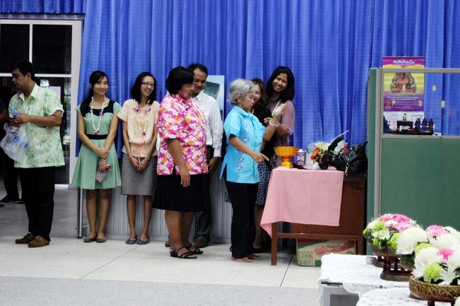 โครงการสืบสานประเพณีวันสงกรานต ์ วันอังคารที่ 9 เมษายน 2556 เวลา 08.30 - 13.00 น. ณ ห้องแหล่งการเรียนรู้ คณะศึกษาศาสตร์ มหาวิทยาลัยทักษิณ ภาพที่ 249
