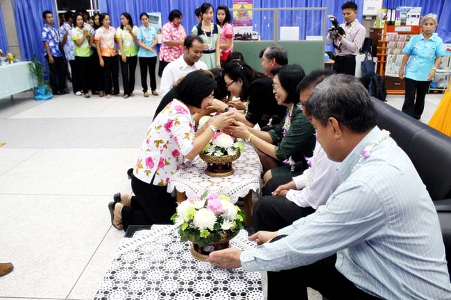 โครงการสืบสานประเพณีวันสงกรานต ์ วันอังคารที่ 9 เมษายน 2556 เวลา 08.30 - 13.00 น. ณ ห้องแหล่งการเรียนรู้ คณะศึกษาศาสตร์ มหาวิทยาลัยทักษิณ ภาพที่ 254