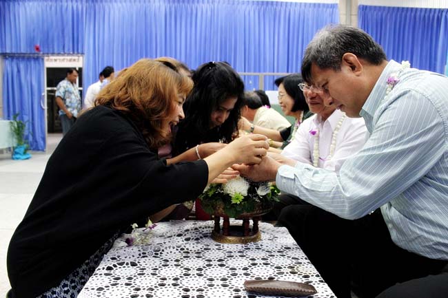 โครงการสืบสานประเพณีวันสงกรานต ์ วันอังคารที่ 9 เมษายน 2556 เวลา 08.30 - 13.00 น. ณ ห้องแหล่งการเรียนรู้ คณะศึกษาศาสตร์ มหาวิทยาลัยทักษิณ ภาพที่ 258