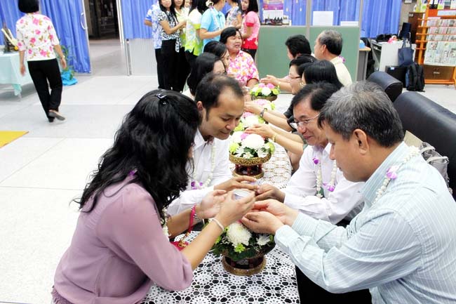 โครงการสืบสานประเพณีวันสงกรานต ์ วันอังคารที่ 9 เมษายน 2556 เวลา 08.30 - 13.00 น. ณ ห้องแหล่งการเรียนรู้ คณะศึกษาศาสตร์ มหาวิทยาลัยทักษิณ ภาพที่ 259