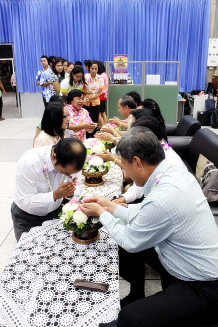 โครงการสืบสานประเพณีวันสงกรานต ์ วันอังคารที่ 9 เมษายน 2556 เวลา 08.30 - 13.00 น. ณ ห้องแหล่งการเรียนรู้ คณะศึกษาศาสตร์ มหาวิทยาลัยทักษิณ ภาพที่ 260