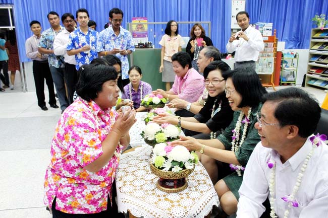 โครงการสืบสานประเพณีวันสงกรานต ์ วันอังคารที่ 9 เมษายน 2556 เวลา 08.30 - 13.00 น. ณ ห้องแหล่งการเรียนรู้ คณะศึกษาศาสตร์ มหาวิทยาลัยทักษิณ ภาพที่ 263