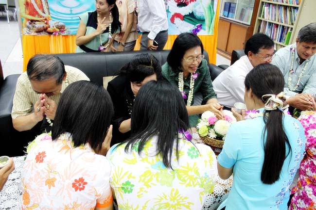 โครงการสืบสานประเพณีวันสงกรานต ์ วันอังคารที่ 9 เมษายน 2556 เวลา 08.30 - 13.00 น. ณ ห้องแหล่งการเรียนรู้ คณะศึกษาศาสตร์ มหาวิทยาลัยทักษิณ ภาพที่ 264