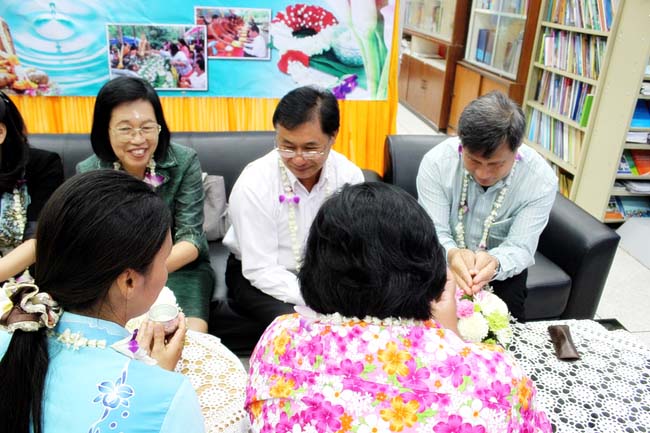 โครงการสืบสานประเพณีวันสงกรานต ์ วันอังคารที่ 9 เมษายน 2556 เวลา 08.30 - 13.00 น. ณ ห้องแหล่งการเรียนรู้ คณะศึกษาศาสตร์ มหาวิทยาลัยทักษิณ ภาพที่ 265