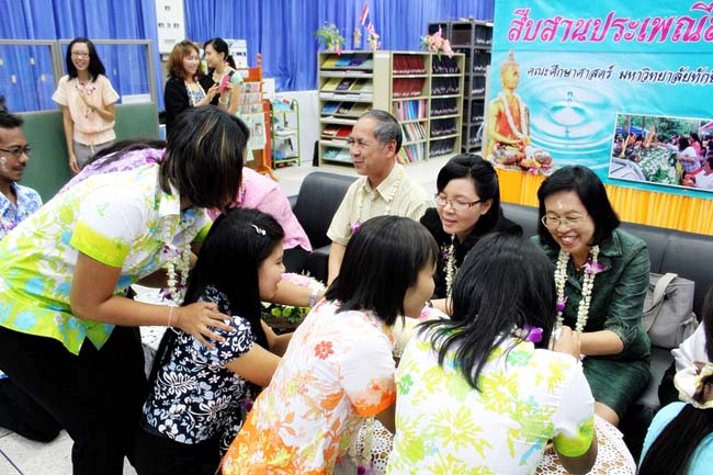 โครงการสืบสานประเพณีวันสงกรานต ์ วันอังคารที่ 9 เมษายน 2556 เวลา 08.30 - 13.00 น. ณ ห้องแหล่งการเรียนรู้ คณะศึกษาศาสตร์ มหาวิทยาลัยทักษิณ ภาพที่ 266