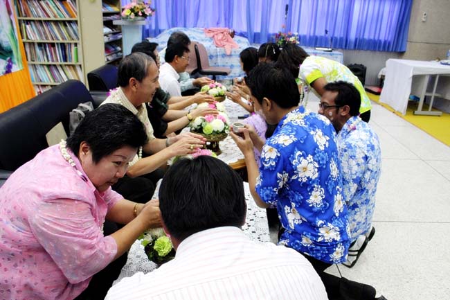 โครงการสืบสานประเพณีวันสงกรานต ์ วันอังคารที่ 9 เมษายน 2556 เวลา 08.30 - 13.00 น. ณ ห้องแหล่งการเรียนรู้ คณะศึกษาศาสตร์ มหาวิทยาลัยทักษิณ ภาพที่ 268