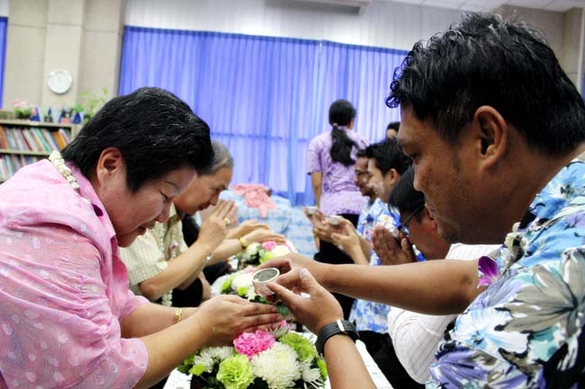 โครงการสืบสานประเพณีวันสงกรานต ์ วันอังคารที่ 9 เมษายน 2556 เวลา 08.30 - 13.00 น. ณ ห้องแหล่งการเรียนรู้ คณะศึกษาศาสตร์ มหาวิทยาลัยทักษิณ ภาพที่ 269