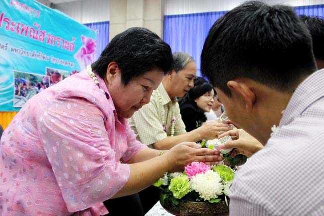 โครงการสืบสานประเพณีวันสงกรานต ์ วันอังคารที่ 9 เมษายน 2556 เวลา 08.30 - 13.00 น. ณ ห้องแหล่งการเรียนรู้ คณะศึกษาศาสตร์ มหาวิทยาลัยทักษิณ ภาพที่ 271
