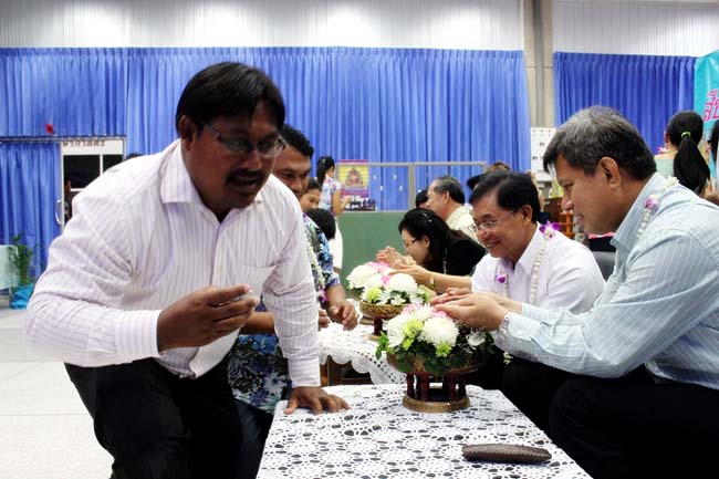 โครงการสืบสานประเพณีวันสงกรานต ์ วันอังคารที่ 9 เมษายน 2556 เวลา 08.30 - 13.00 น. ณ ห้องแหล่งการเรียนรู้ คณะศึกษาศาสตร์ มหาวิทยาลัยทักษิณ ภาพที่ 274