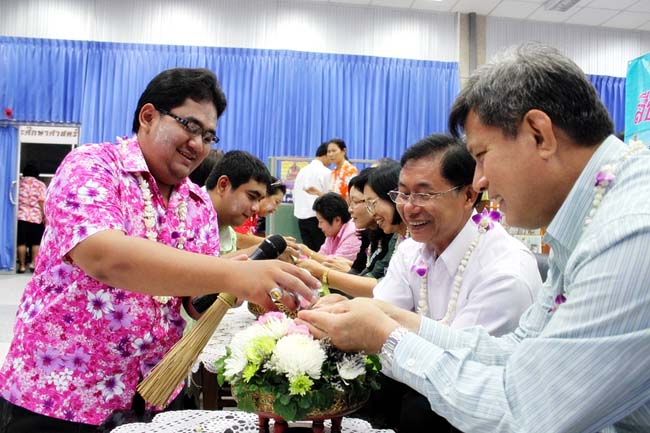 โครงการสืบสานประเพณีวันสงกรานต ์ วันอังคารที่ 9 เมษายน 2556 เวลา 08.30 - 13.00 น. ณ ห้องแหล่งการเรียนรู้ คณะศึกษาศาสตร์ มหาวิทยาลัยทักษิณ ภาพที่ 280