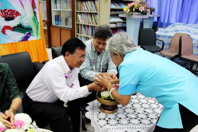 โครงการสืบสานประเพณีวันสงกรานต ์ วันอังคารที่ 9 เมษายน 2556 เวลา 08.30 - 13.00 น. ณ ห้องแหล่งการเรียนรู้ คณะศึกษาศาสตร์ มหาวิทยาลัยทักษิณ ภาพที่ 288