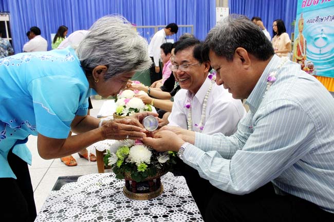 โครงการสืบสานประเพณีวันสงกรานต ์ วันอังคารที่ 9 เมษายน 2556 เวลา 08.30 - 13.00 น. ณ ห้องแหล่งการเรียนรู้ คณะศึกษาศาสตร์ มหาวิทยาลัยทักษิณ ภาพที่ 289