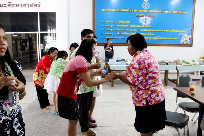โครงการสืบสานประเพณีวันสงกรานต ์ วันอังคารที่ 9 เมษายน 2556 เวลา 08.30 - 13.00 น. ณ ห้องแหล่งการเรียนรู้ คณะศึกษาศาสตร์ มหาวิทยาลัยทักษิณ ภาพที่ 290