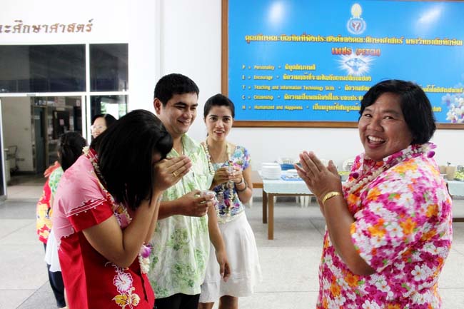 โครงการสืบสานประเพณีวันสงกรานต ์ วันอังคารที่ 9 เมษายน 2556 เวลา 08.30 - 13.00 น. ณ ห้องแหล่งการเรียนรู้ คณะศึกษาศาสตร์ มหาวิทยาลัยทักษิณ ภาพที่ 292