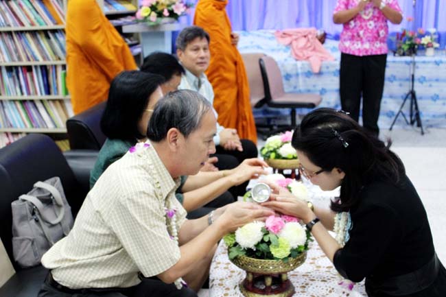 โครงการสืบสานประเพณีวันสงกรานต ์ วันอังคารที่ 9 เมษายน 2556 เวลา 08.30 - 13.00 น. ณ ห้องแหล่งการเรียนรู้ คณะศึกษาศาสตร์ มหาวิทยาลัยทักษิณ ภาพที่ 296