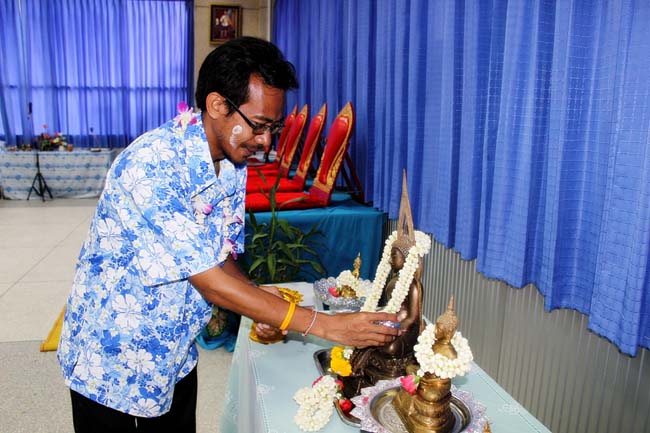 โครงการสืบสานประเพณีวันสงกรานต ์ วันอังคารที่ 9 เมษายน 2556 เวลา 08.30 - 13.00 น. ณ ห้องแหล่งการเรียนรู้ คณะศึกษาศาสตร์ มหาวิทยาลัยทักษิณ ภาพที่ 306