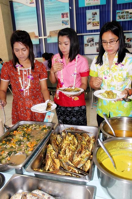 โครงการสืบสานประเพณีวันสงกรานต ์ วันอังคารที่ 9 เมษายน 2556 เวลา 08.30 - 13.00 น. ณ ห้องแหล่งการเรียนรู้ คณะศึกษาศาสตร์ มหาวิทยาลัยทักษิณ ภาพที่ 308