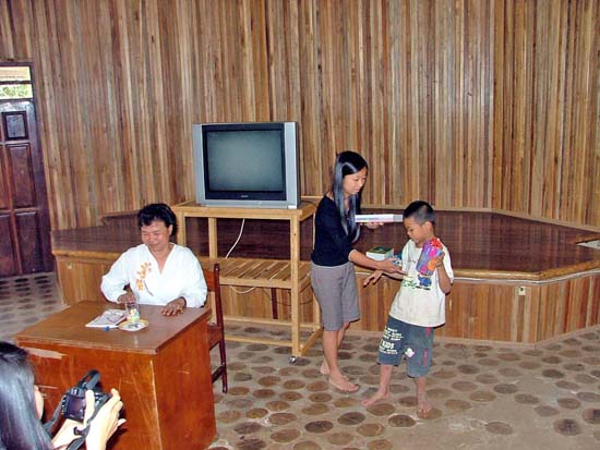 กิจกรรมอบรมและศึกษาดูงานนักศึกษาหลักสูตรครู 5 ปี ภาพที่ 102