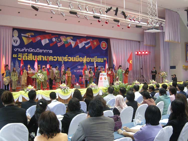 งานทักษิณวิชาการ"วิถีสืบสานความร่วมมือสู่อาเซียน" 14 - 18 สิงหาคม 2555 ภาพที่ 32
