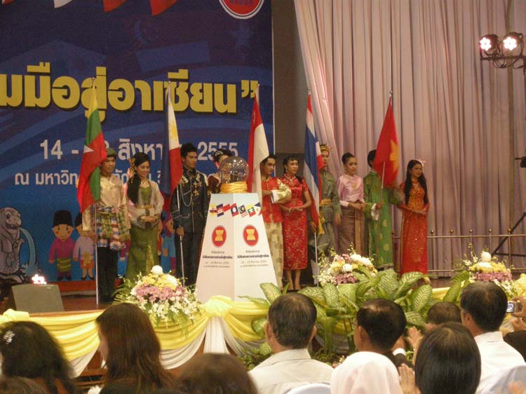 งานทักษิณวิชาการ"วิถีสืบสานความร่วมมือสู่อาเซียน" 14 - 18 สิงหาคม 2555 ภาพที่ 33