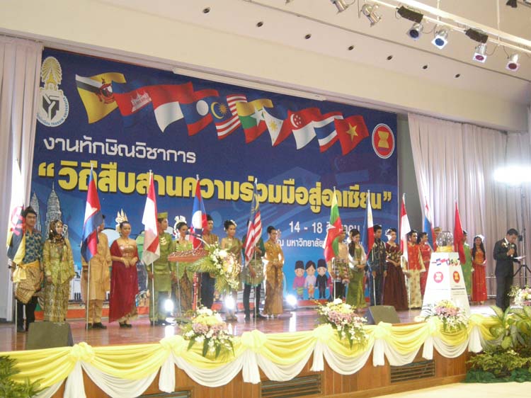 งานทักษิณวิชาการ"วิถีสืบสานความร่วมมือสู่อาเซียน" 14 - 18 สิงหาคม 2555 ภาพที่ 35
