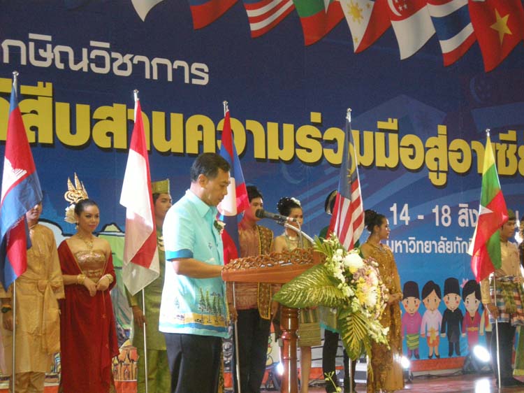 งานทักษิณวิชาการ"วิถีสืบสานความร่วมมือสู่อาเซียน" 14 - 18 สิงหาคม 2555 ภาพที่ 37