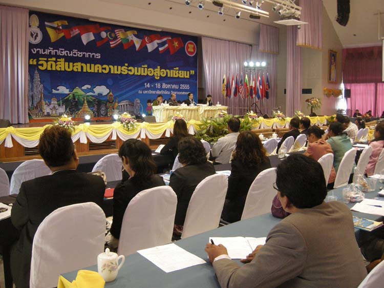 งานทักษิณวิชาการ"วิถีสืบสานความร่วมมือสู่อาเซียน" 14 - 18 สิงหาคม 2555 ภาพที่ 71