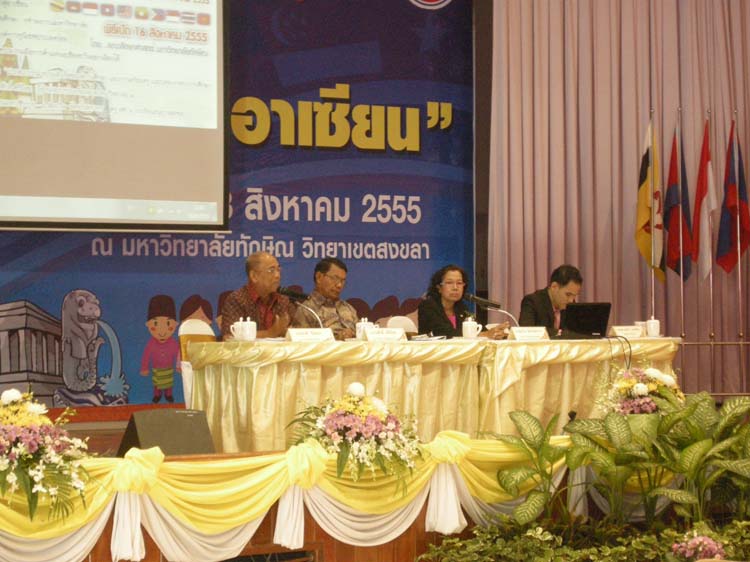 งานทักษิณวิชาการ"วิถีสืบสานความร่วมมือสู่อาเซียน" 14 - 18 สิงหาคม 2555 ภาพที่ 104