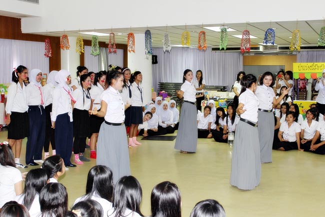 กิจกรรมไหว้ครูและแสดงความขอบคุณครูของนิสิตคณะศึกษาศาสตร์ ภาพที่ 4