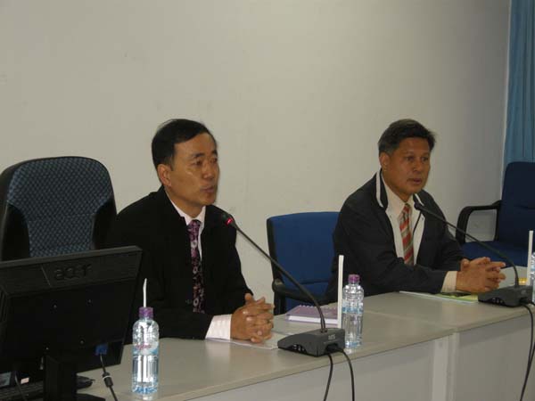 สำนักงานคณะศึกษาศาสตร์ ศึกษาดูงาน ณ คณะศึกษาศาสตร์ มหาวิทยาลัยเชียงใหม่ ในวันที่ 2 กุมภาพันธ์ พ.ศ. 2555 ภาพที่ 3