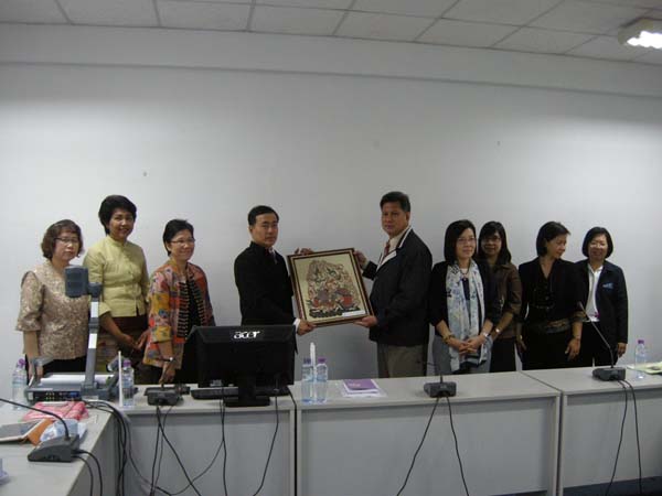 สำนักงานคณะศึกษาศาสตร์ ศึกษาดูงาน ณ คณะศึกษาศาสตร์ มหาวิทยาลัยเชียงใหม่ ในวันที่ 2 กุมภาพันธ์ พ.ศ. 2555 ภาพที่ 31