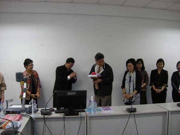 สำนักงานคณะศึกษาศาสตร์ ศึกษาดูงาน ณ คณะศึกษาศาสตร์ มหาวิทยาลัยเชียงใหม่ ในวันที่ 2 กุมภาพันธ์ พ.ศ. 2555 ภาพที่ 34