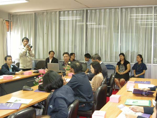 สำนักงานคณะศึกษาศาสตร์ ศึกษาดูงาน ณ คณะครุศาสตร์ มหาวิทยาลัยราชภัฏเชียงใหม่ ในวันที่ 3 กุมภาพันธ์ พ.ศ. 2555 ภาพที่ 13