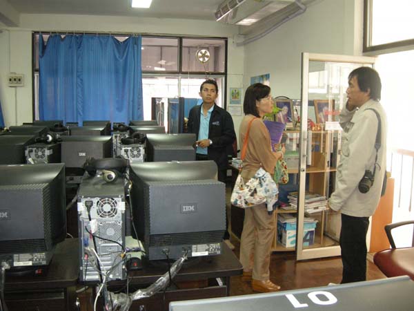 สำนักงานคณะศึกษาศาสตร์ ศึกษาดูงาน ณ คณะครุศาสตร์ มหาวิทยาลัยราชภัฏเชียงใหม่ ในวันที่ 3 กุมภาพันธ์ พ.ศ. 2555 ภาพที่ 51
