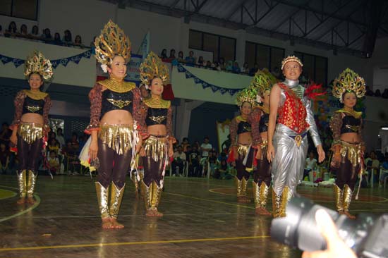 กิจกรรมกีฬาสีและประกวดกองเชียร์ คณะศึกษาศาสตร์ ภาพที่ 76