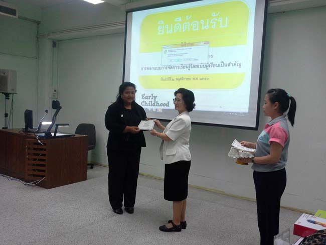 การอบรมครูในโครงการวิจัย เรื่องการสะท้อนสมรรถนะความรู้พื้นฐานของครูด้านภาษาและเทคโนโลยีผ่านการสร้างความตระหนักด้วยตนเอง ภาพที่ 22