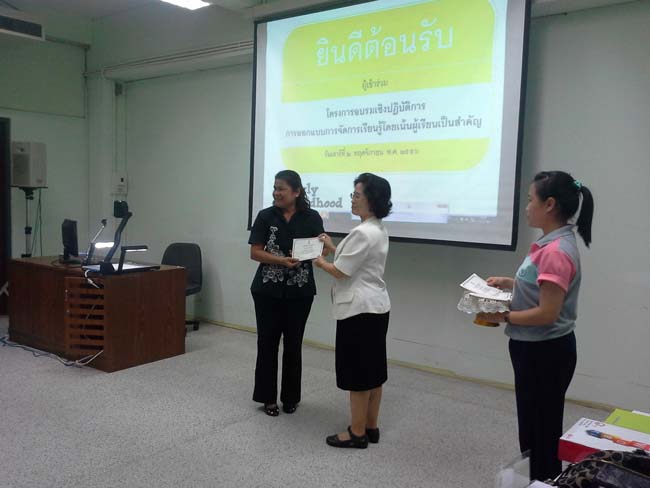 การอบรมครูในโครงการวิจัย เรื่องการสะท้อนสมรรถนะความรู้พื้นฐานของครูด้านภาษาและเทคโนโลยีผ่านการสร้างความตระหนักด้วยตนเอง ภาพที่ 43
