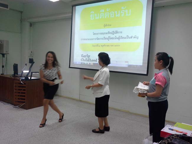การอบรมครูในโครงการวิจัย เรื่องการสะท้อนสมรรถนะความรู้พื้นฐานของครูด้านภาษาและเทคโนโลยีผ่านการสร้างความตระหนักด้วยตนเอง ภาพที่ 48