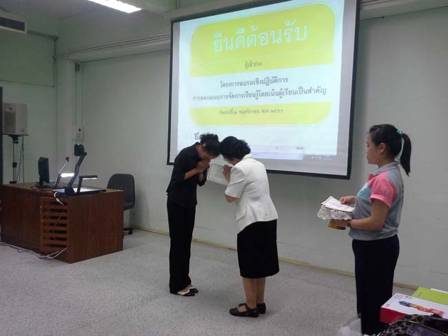 การอบรมครูในโครงการวิจัย เรื่องการสะท้อนสมรรถนะความรู้พื้นฐานของครูด้านภาษาและเทคโนโลยีผ่านการสร้างความตระหนักด้วยตนเอง ภาพที่ 49