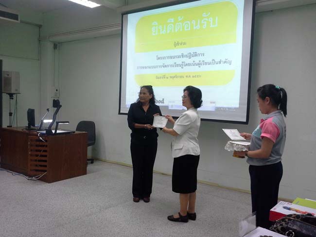 การอบรมครูในโครงการวิจัย เรื่องการสะท้อนสมรรถนะความรู้พื้นฐานของครูด้านภาษาและเทคโนโลยีผ่านการสร้างความตระหนักด้วยตนเอง ภาพที่ 60