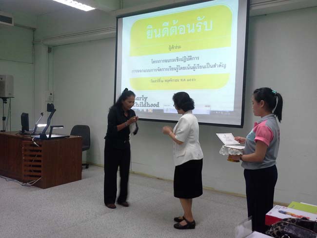 การอบรมครูในโครงการวิจัย เรื่องการสะท้อนสมรรถนะความรู้พื้นฐานของครูด้านภาษาและเทคโนโลยีผ่านการสร้างความตระหนักด้วยตนเอง ภาพที่ 61