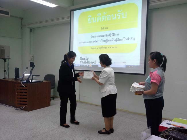 การอบรมครูในโครงการวิจัย เรื่องการสะท้อนสมรรถนะความรู้พื้นฐานของครูด้านภาษาและเทคโนโลยีผ่านการสร้างความตระหนักด้วยตนเอง ภาพที่ 62