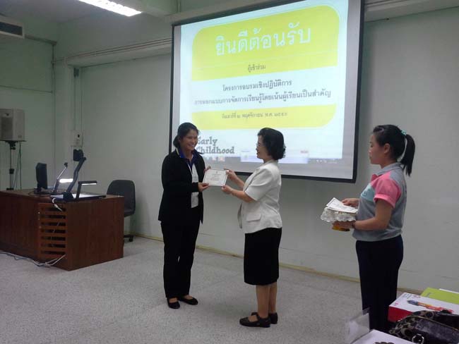 การอบรมครูในโครงการวิจัย เรื่องการสะท้อนสมรรถนะความรู้พื้นฐานของครูด้านภาษาและเทคโนโลยีผ่านการสร้างความตระหนักด้วยตนเอง ภาพที่ 63