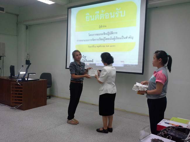 การอบรมครูในโครงการวิจัย เรื่องการสะท้อนสมรรถนะความรู้พื้นฐานของครูด้านภาษาและเทคโนโลยีผ่านการสร้างความตระหนักด้วยตนเอง ภาพที่ 71
