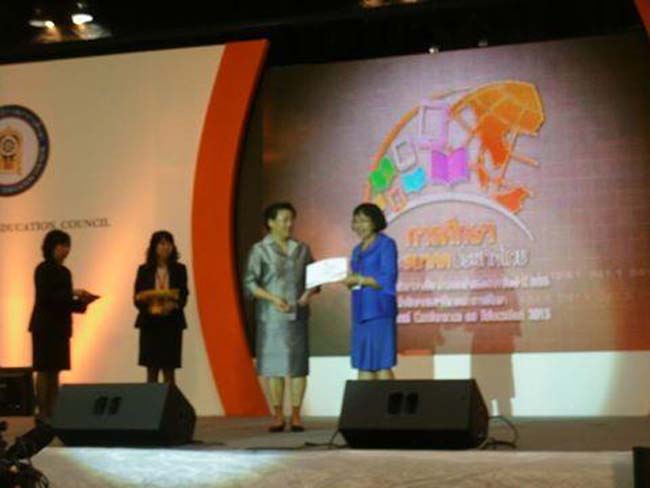 การนำเสนอผลงานและรับเกียรติบัตรในการประชุมวิชาการด้านการศึกษา
