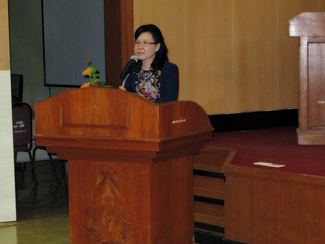 ผู้บริหาร อาจารย์ และบุคลากรคณะศึกษาศาสตร์ ร่วมต้อนรับคณะดูงานจากโรงเรียนบางสวรรค์วิทยาคม อ.พระแสง จ.สุราษฎร์ธานี ณ ห้องประชุมหอสมุด ชั้น 2 มหาวิทยาลัยทักษิณ วิทยาเขตสงขลา วันจันทร์ที่ 7 ตุลาคม 2556 ภาพที่ 23